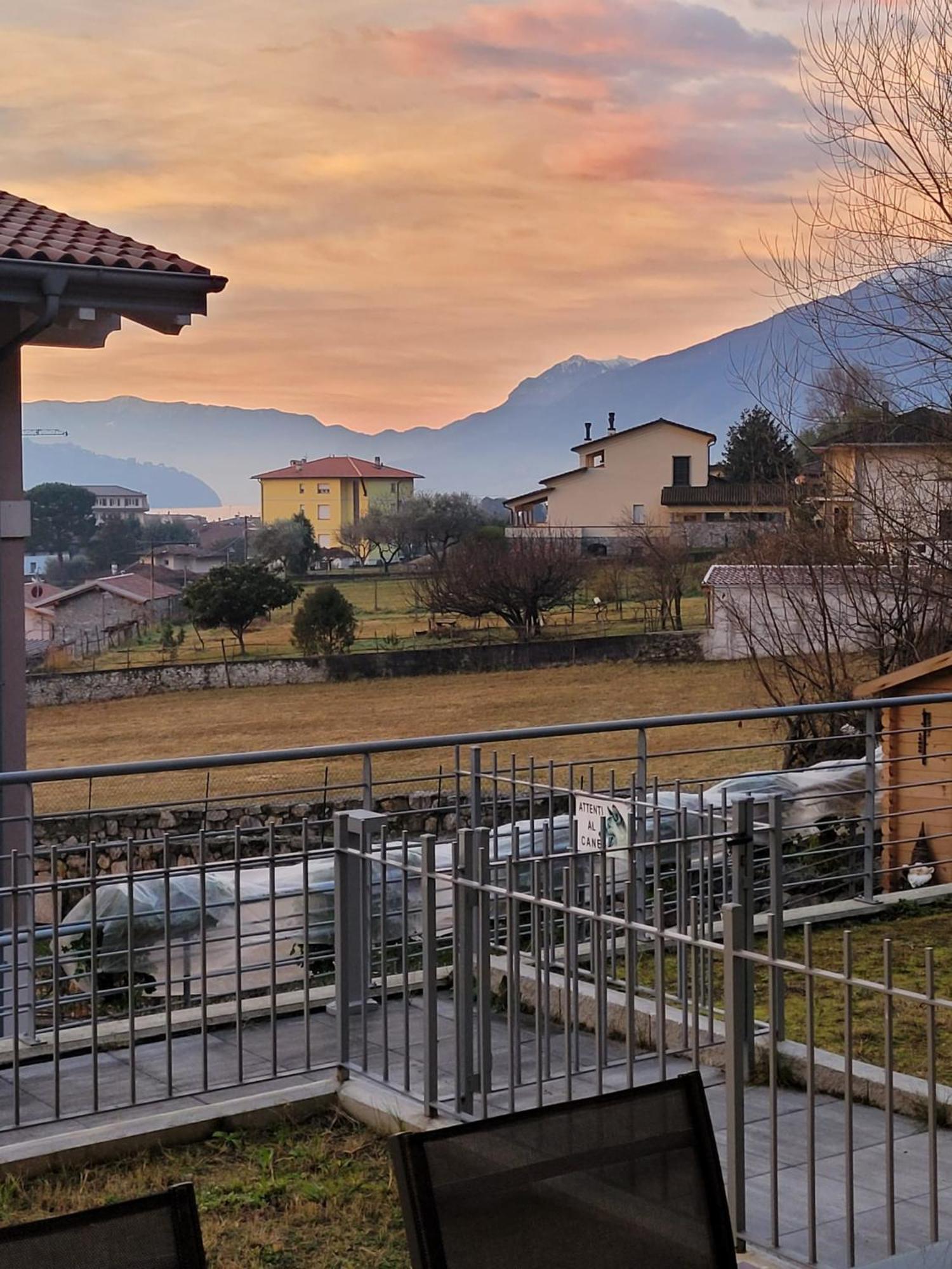 Lago-Apartment Midy, Sfeervol, Zwembad, Airco Domaso Exterior foto